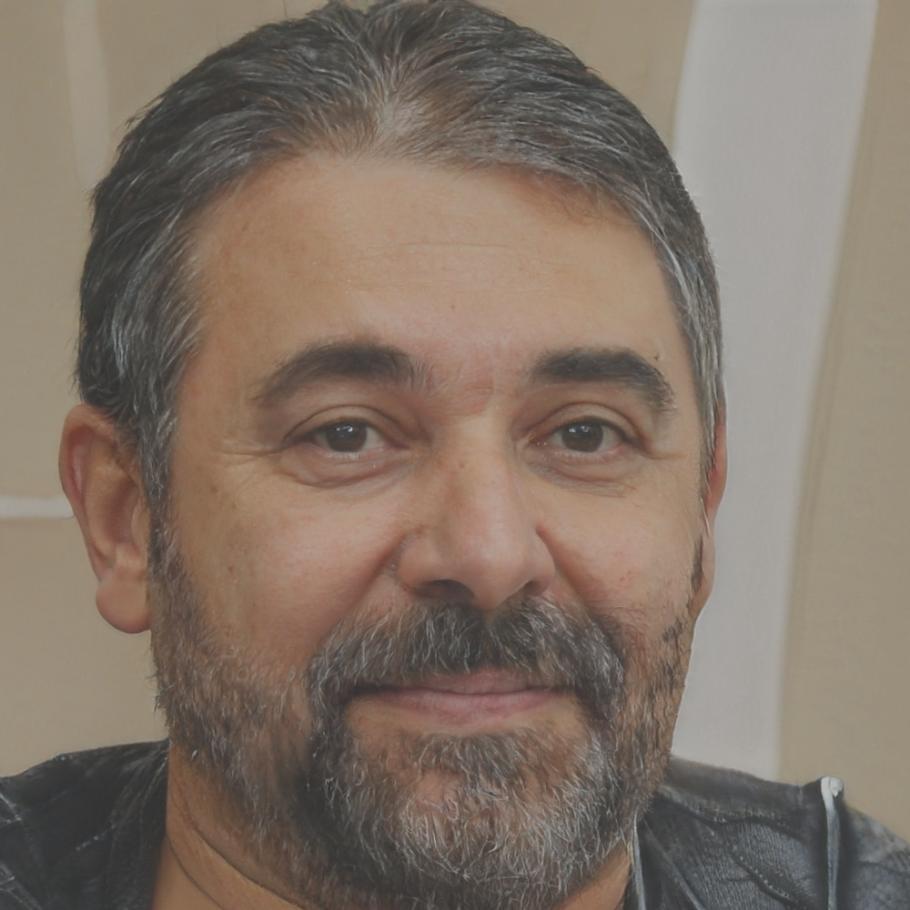 Carlos Mendoza, especialista en análisis financiero