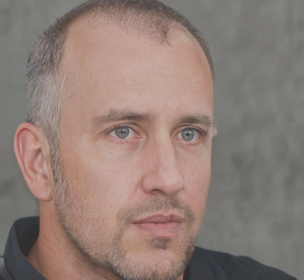 Carlos Mendoza, Director Financiero